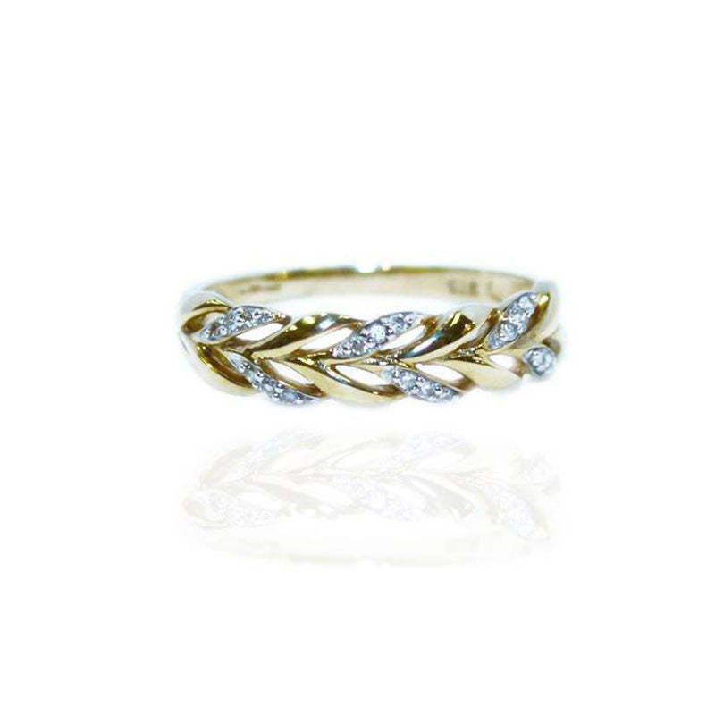 Celtic Pleat Ring in Gold with Diamonds